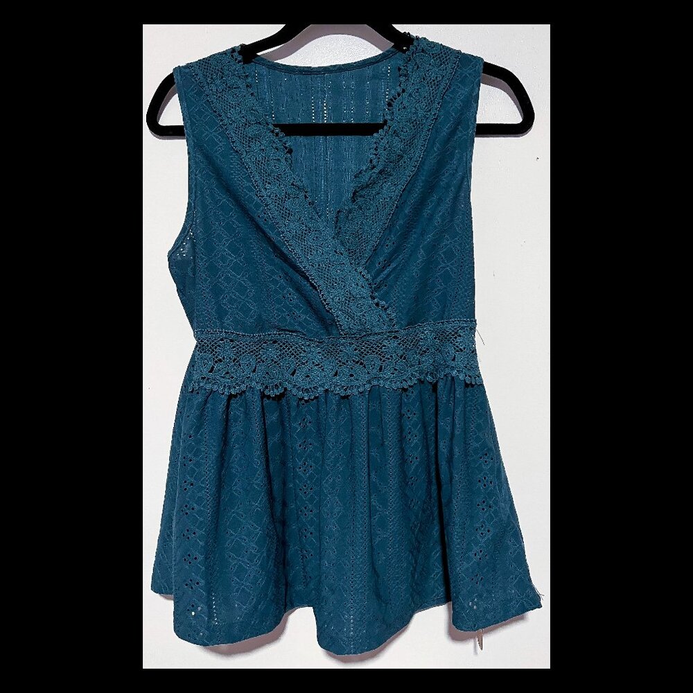 SHEIN Womens Blue/Green Frenchy Lace Eyelet Sleeveless Vneck Top L 8/10 NWT